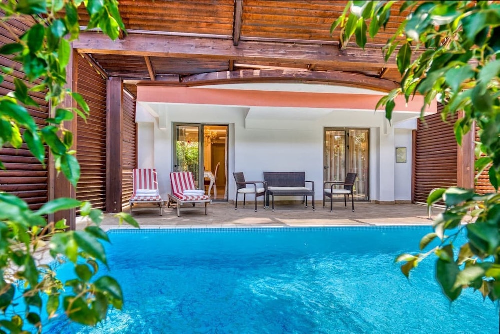 Adin Beach Hotel Havuzlu Villa