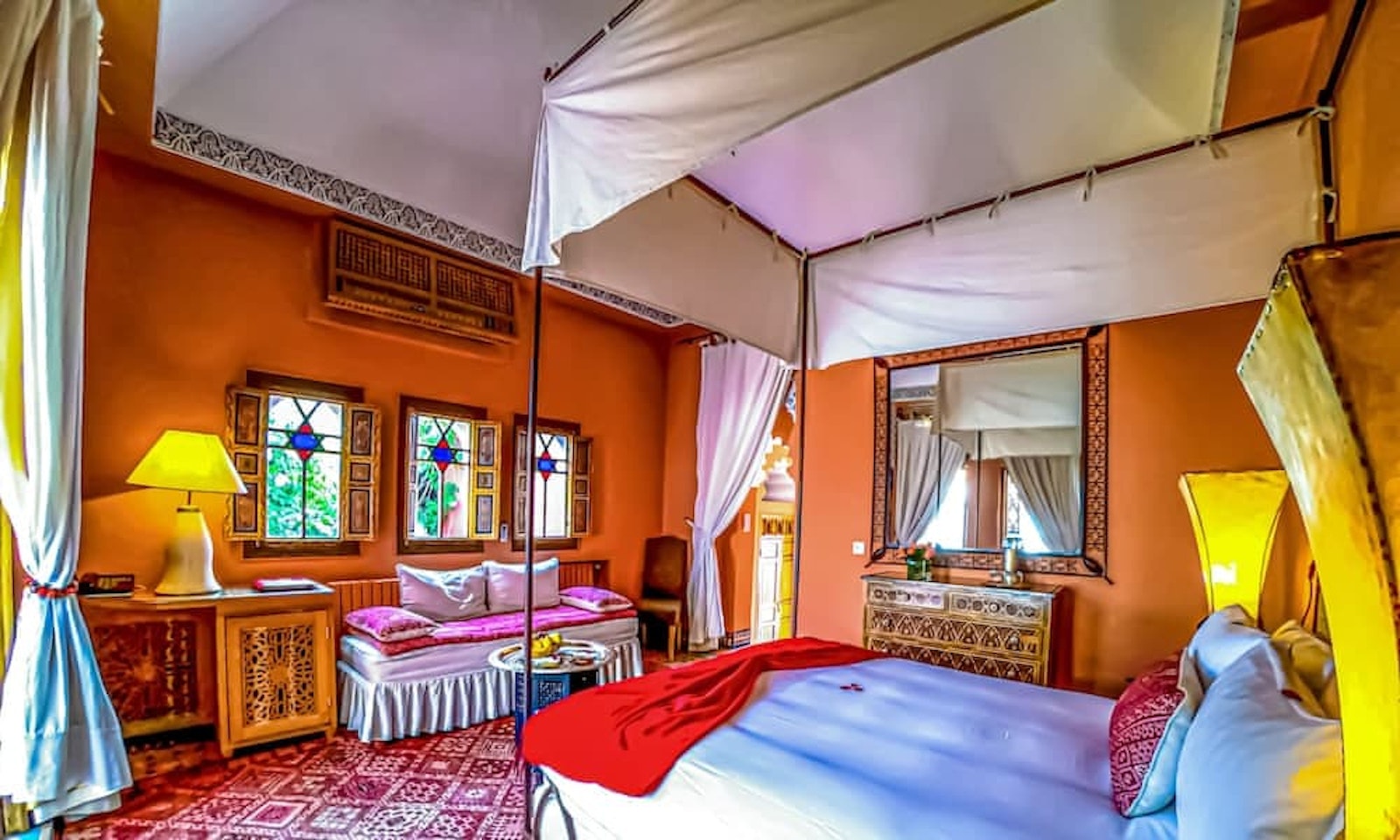 رياض قايس من أنيقة