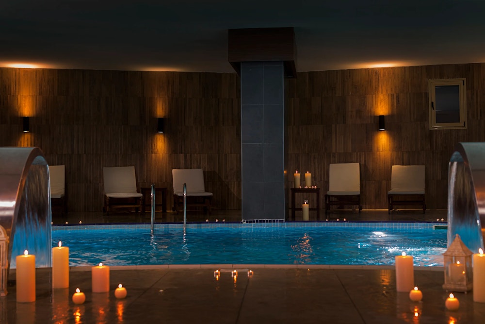 Piscine intérieure avec accès exclusif pour les clients Prime