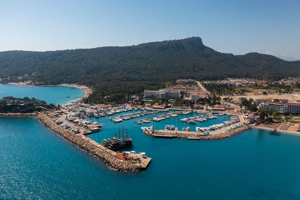 Вид на Kemer Marina