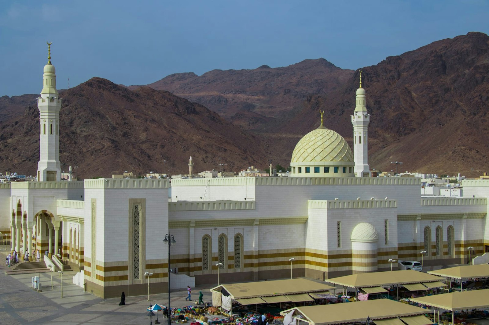 Masjid Sayyid al-Shuhada and cemetery at the foot on Mount Uhud