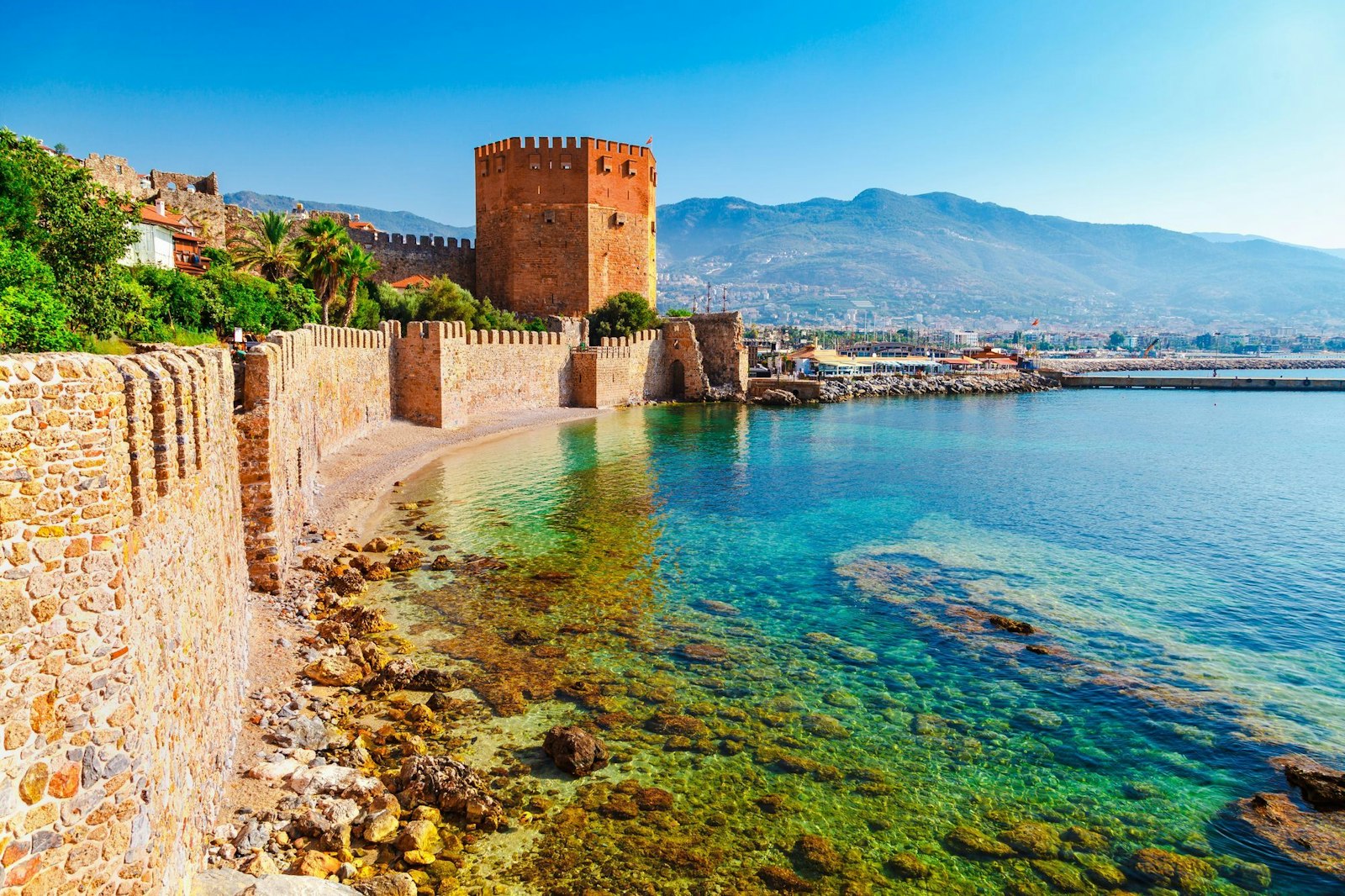 Château et Tour Rouge à Alanya
