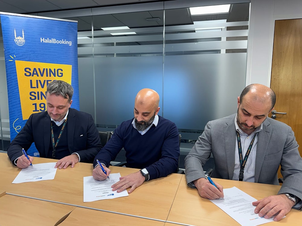 The two organisations signing a Memorandum of Understanding regarding the joint project