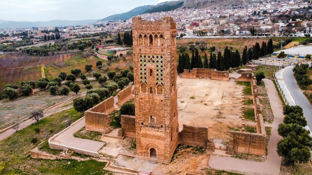 Mosquée Mansourah, une mosquée historique en ruine dans la province de Tlemcen, fondée sous le règne des Mérinides en 1303