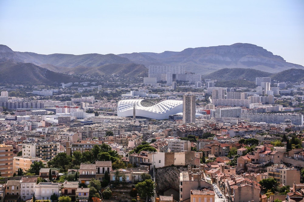 Vue panoramique sur Marseille et l'Orange Vélodrome