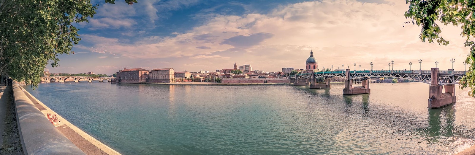 Promenade aux bords du fleuve de la Garonne