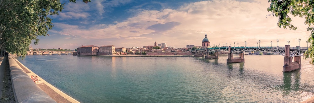 Promenade aux bords du fleuve de la Garonne