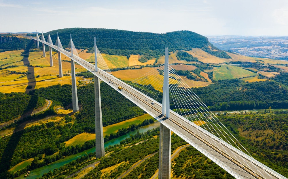 Plus haut viaduc du monde à Millau