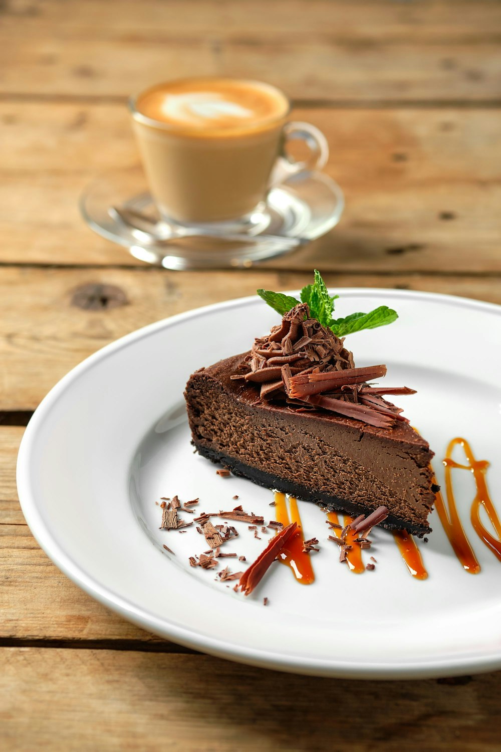 Sachertorte mit einem Wiener Melange-Kaffee