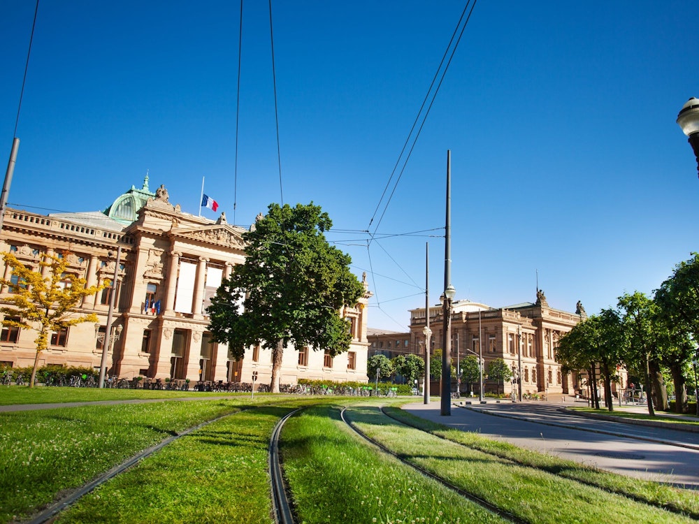 Tram lines on Place de la République