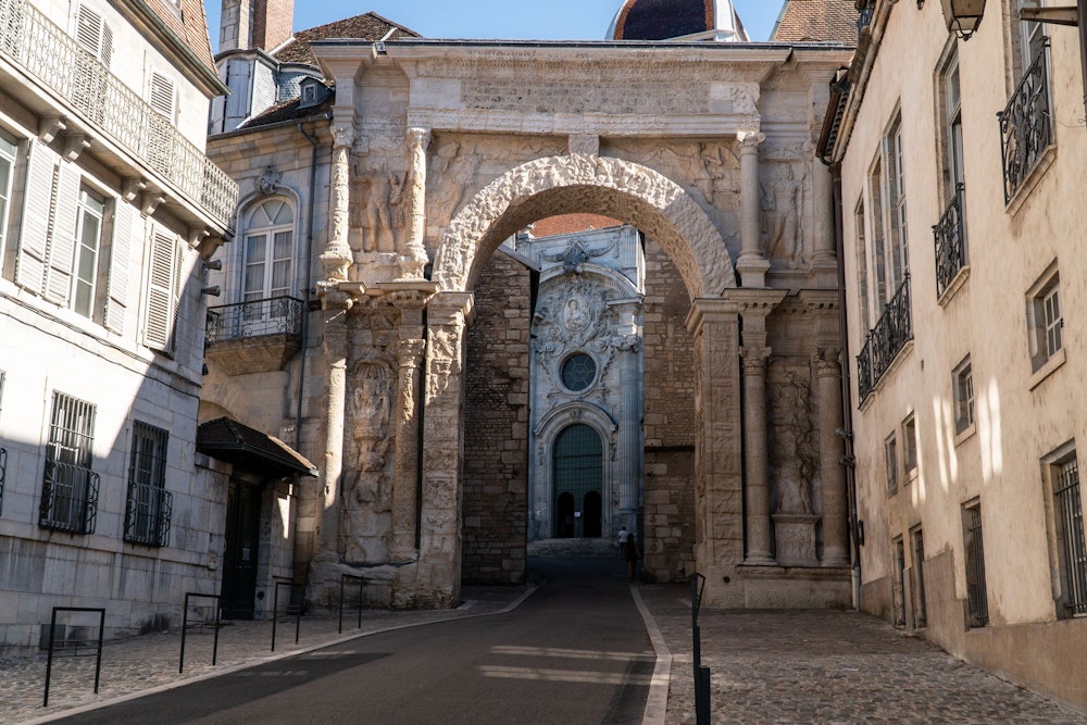 Triumphal Arch Black Gate