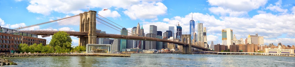 New York City Brooklyn Bridge Panorama avec Manhattan Skyline