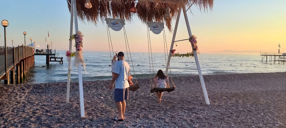 Schaukel am Familienstrand im Selge Beach