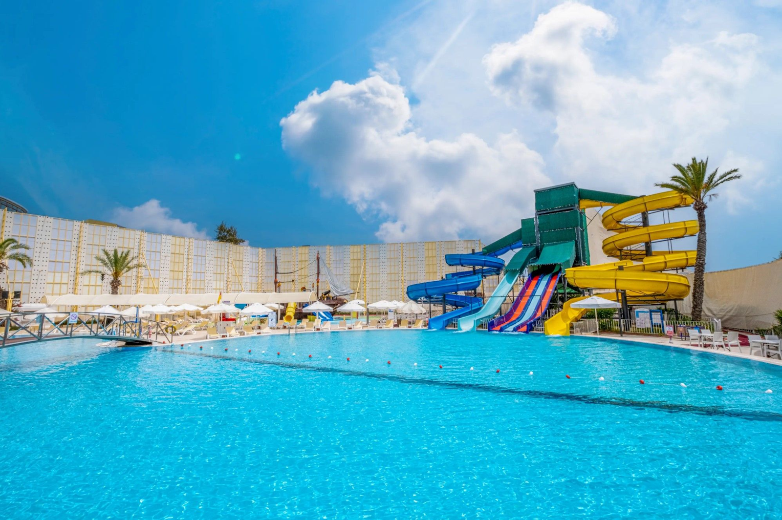 Бассейн только для женщин в отеле Selge Beach 