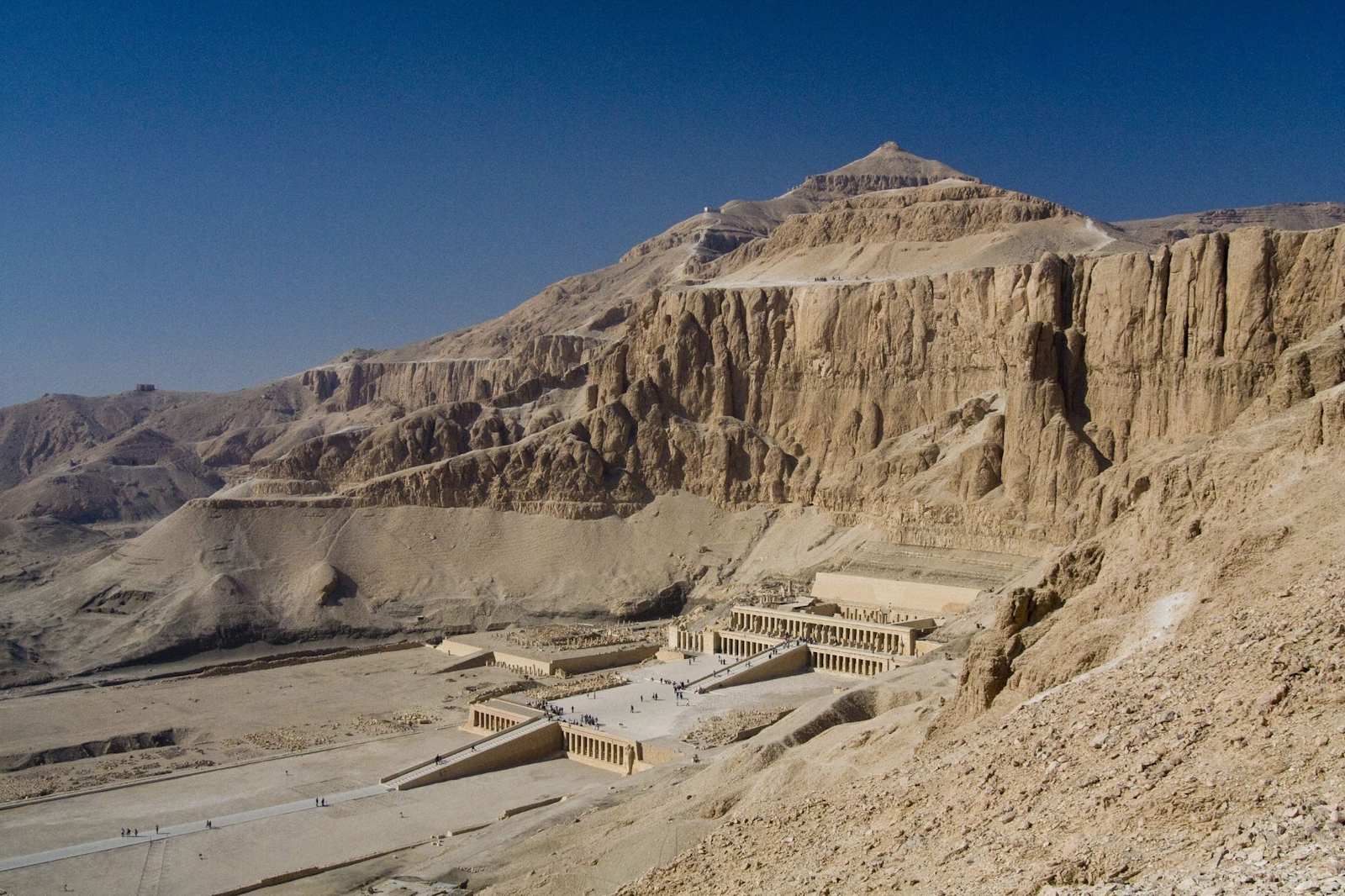 Vue aérienne du temple d'Hatchepsout