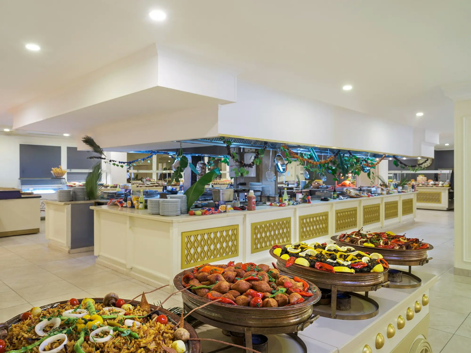 Adin Beach Hotel'de zengin helal yiyecek seçenekleri