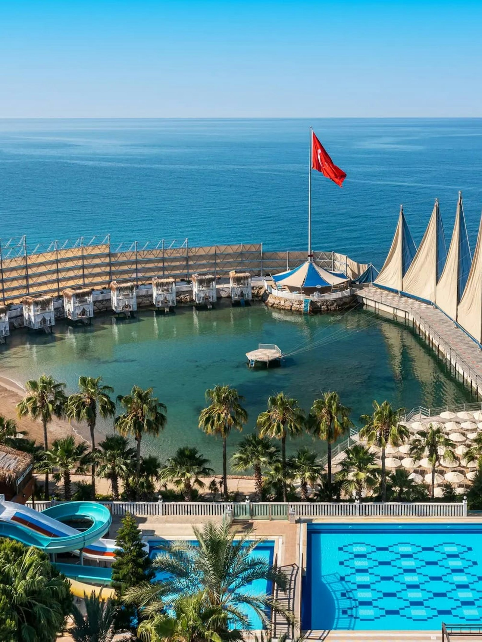 Adin Beach Hotel'de kadınlara özel korunaklı plaj ve havuz alanları