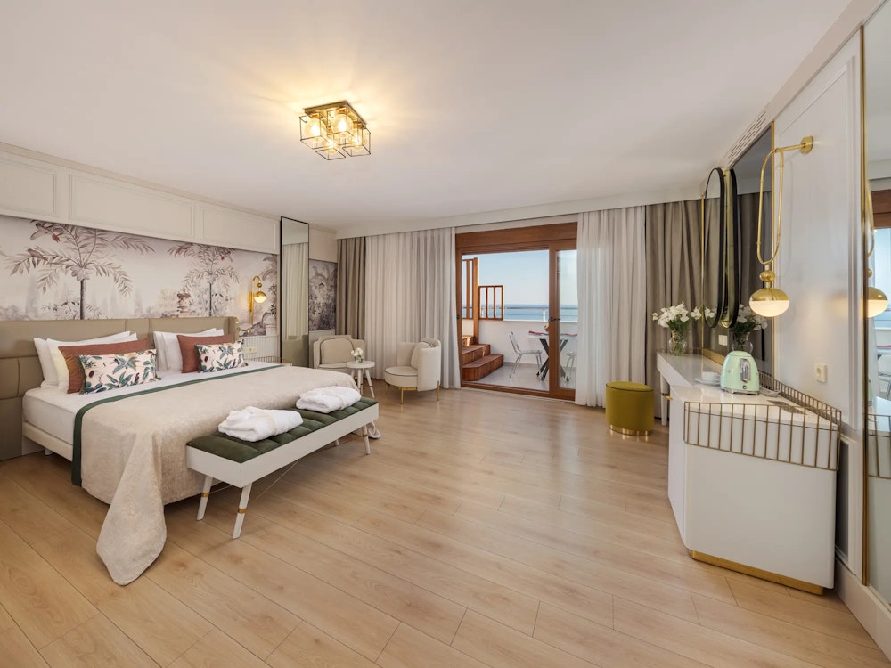 Adin Beach Hotel'de geniş oda seçenekleri