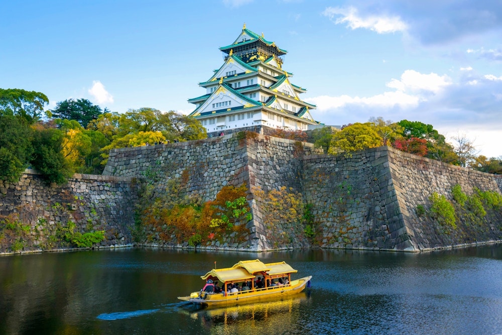 Boat ride around the Osaka Castle