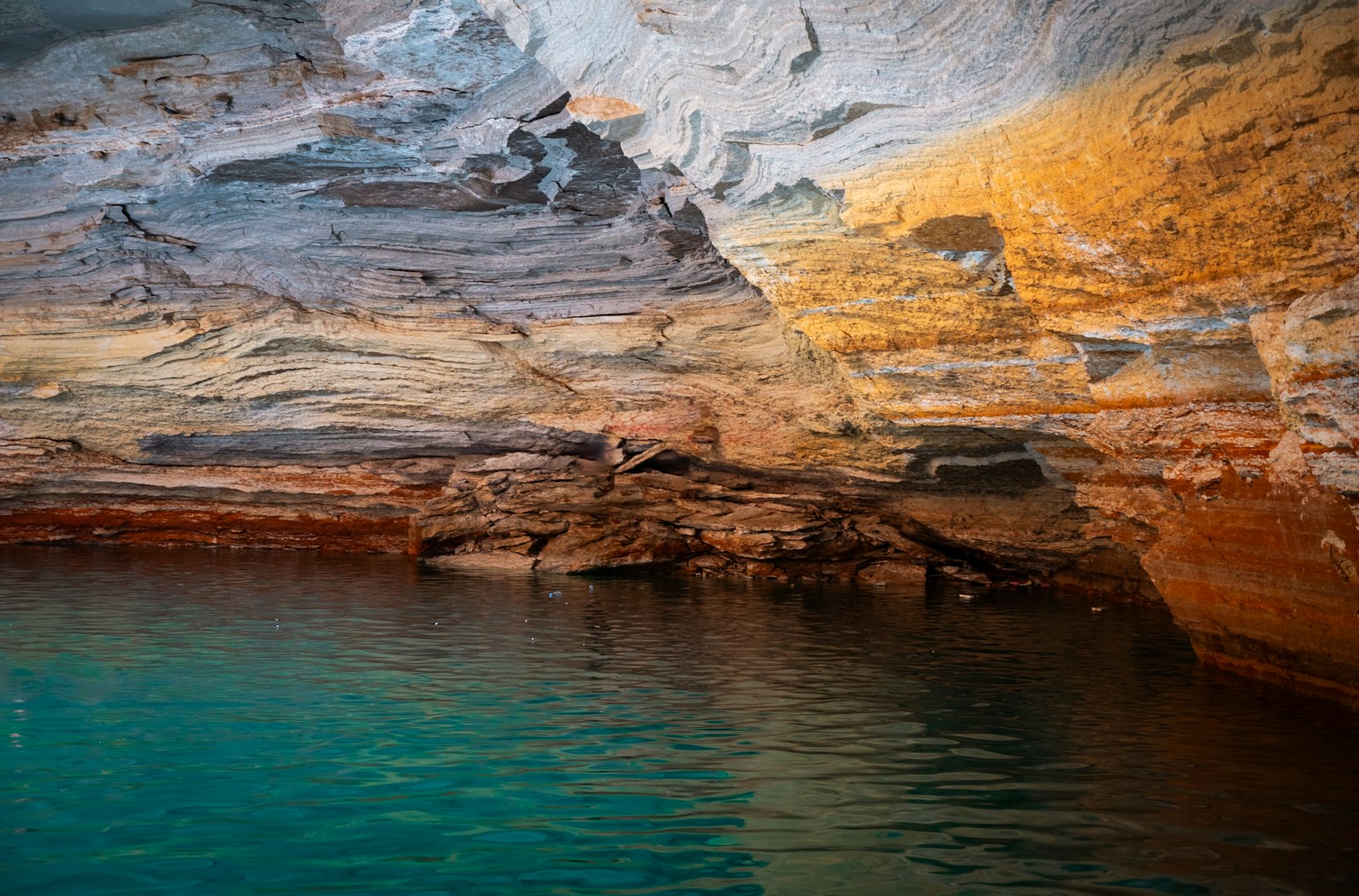 Scenic view of the underground Heet Cave lake