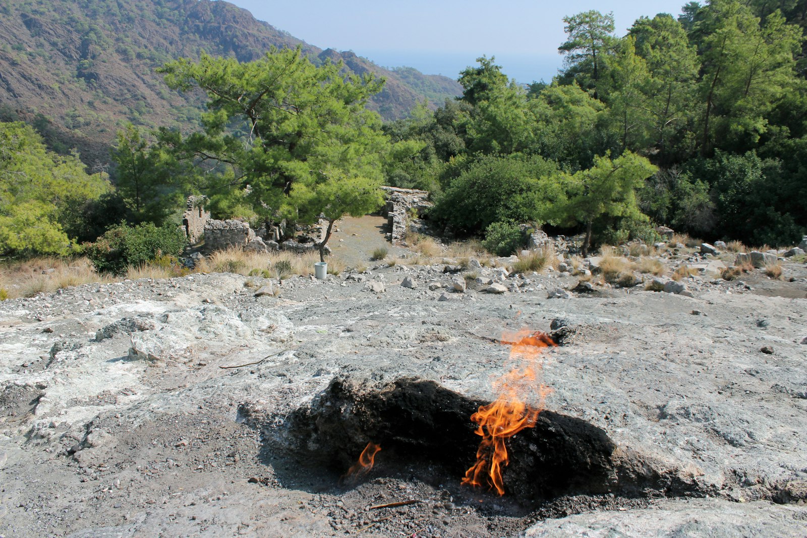 Le mont Chimera (Yanartaş) est célèbre pour ses flammes éternelles naturelles