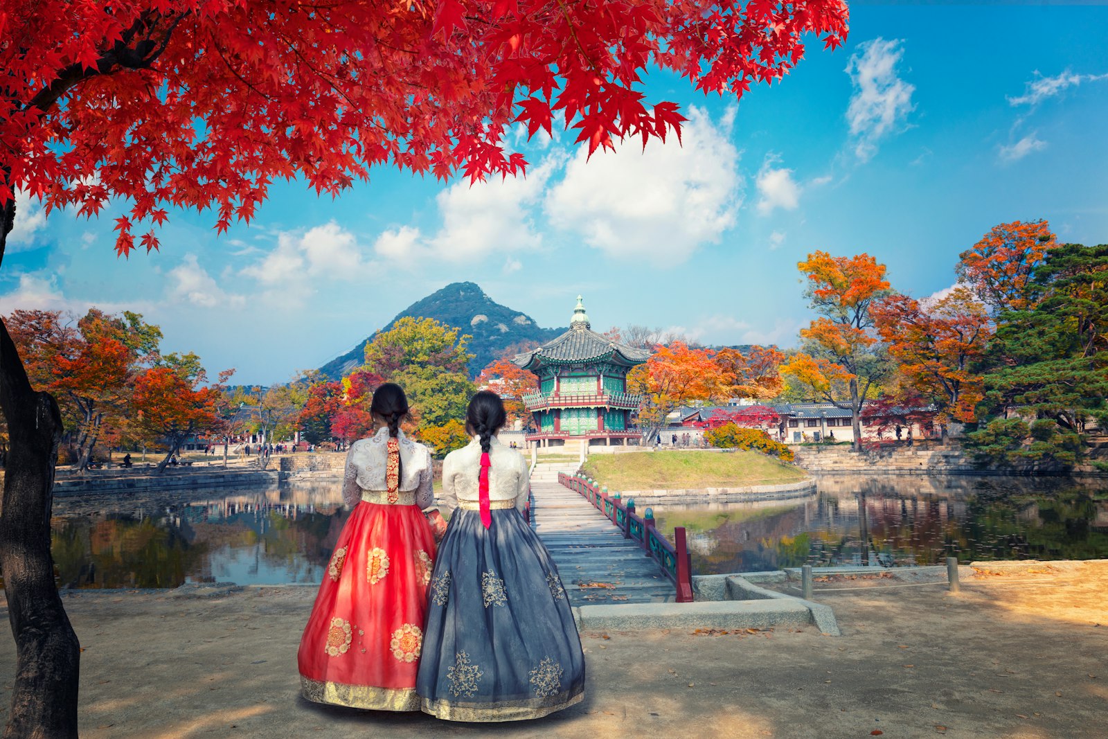Women wearing Korean traditional dress at Gyeongbokgung Palace