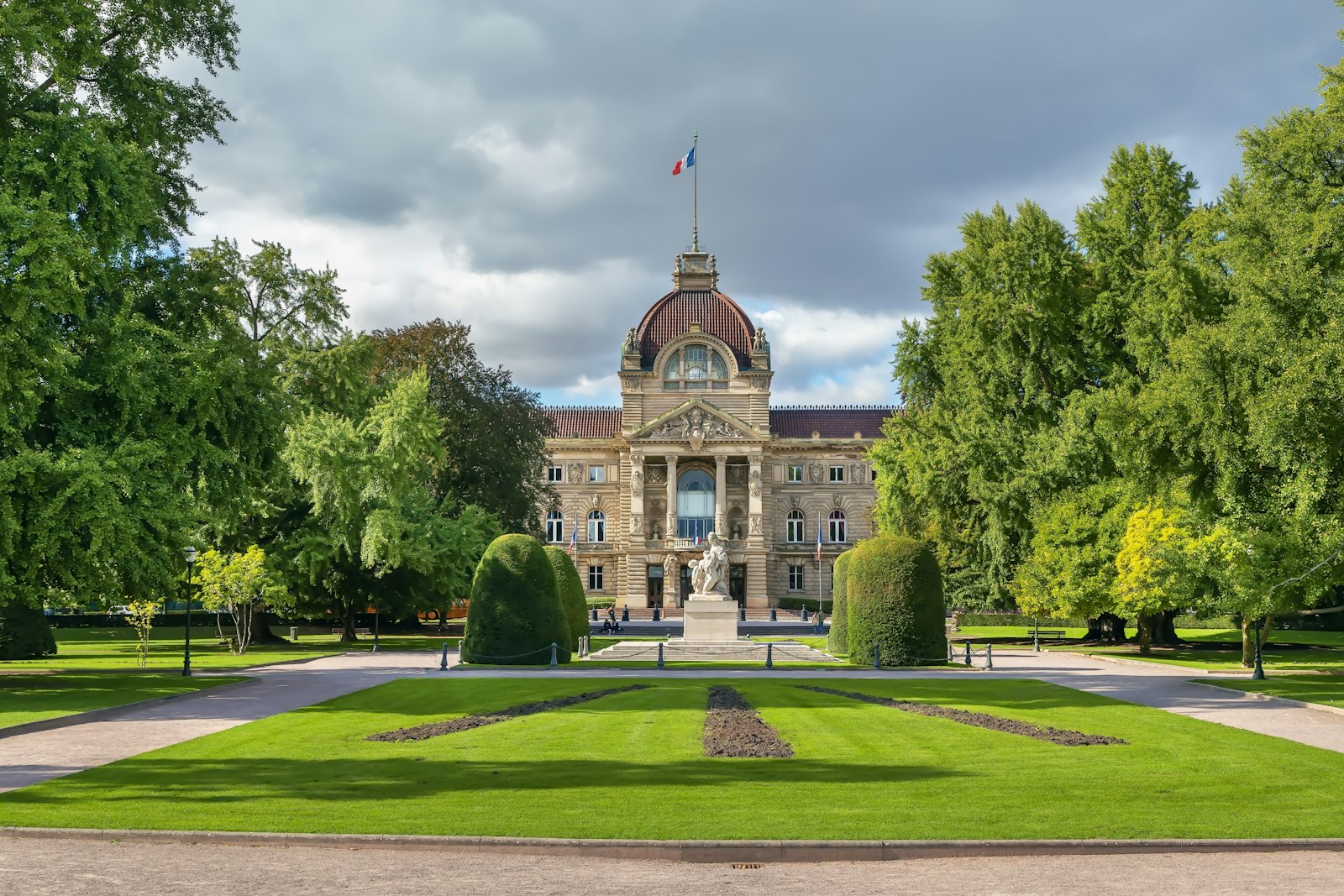 Place de la République and Palais du Rhin