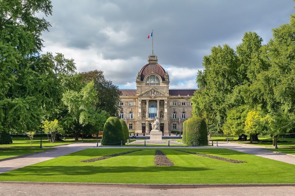 Place de la République and Palais du Rhin