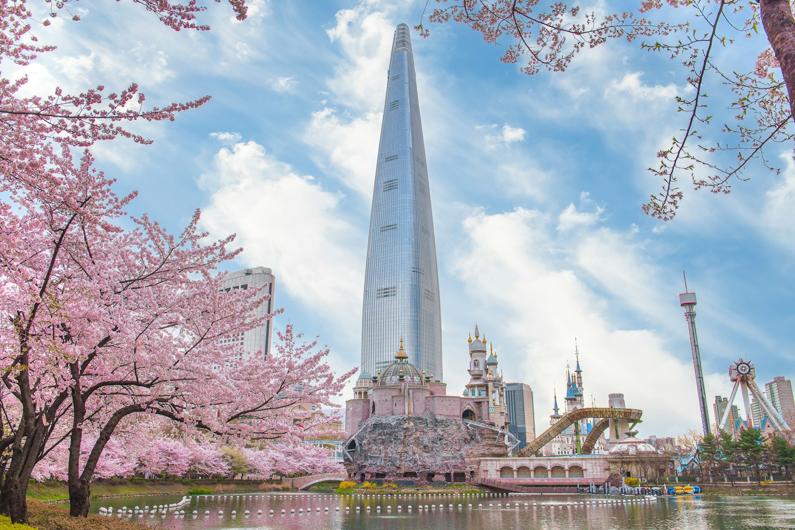Lotte Tower and Lotte World in spring
