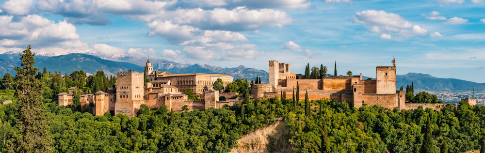 Road trips with Halalbooking: Discover the Umayyad heritage of Andalusia