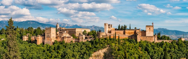 Halalbooking ile Yol Seyahatleri: Endülüs’teki Zengin Emevi Mirasını Keşfedin