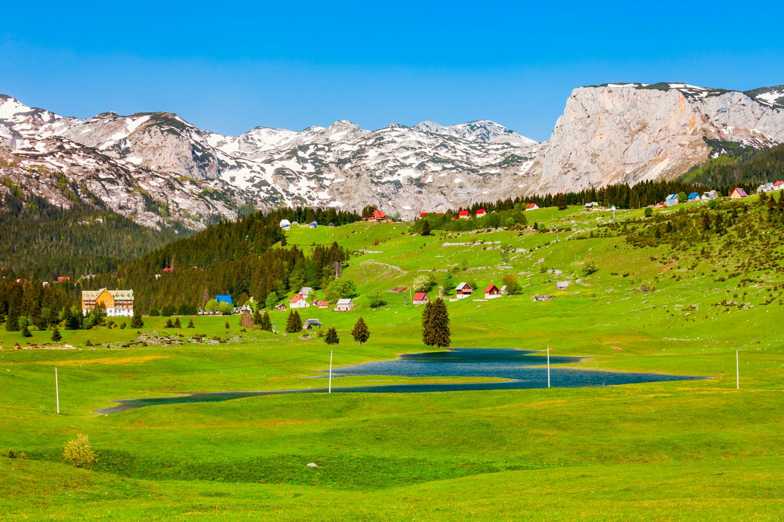 Stadt Žabljak und das Bergmassiv Durmitor
