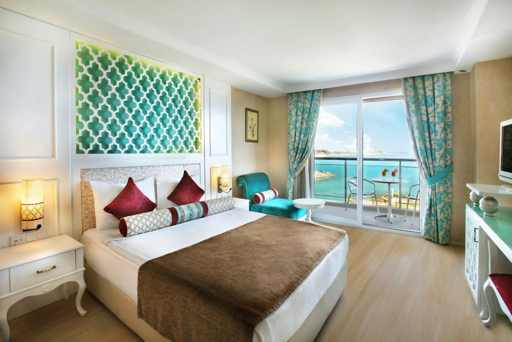 Sea-view guest room with a balcony at Adenya Hotel & Resort