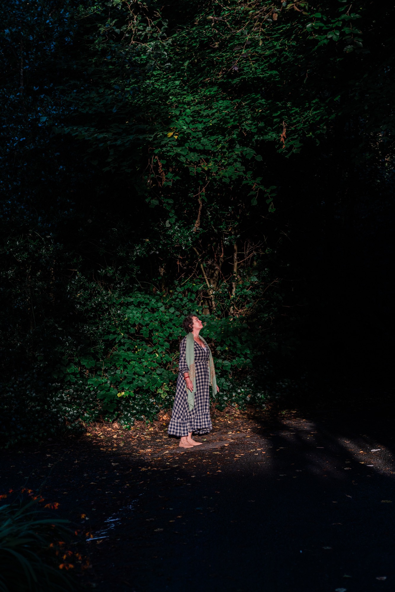 Photo standing in light