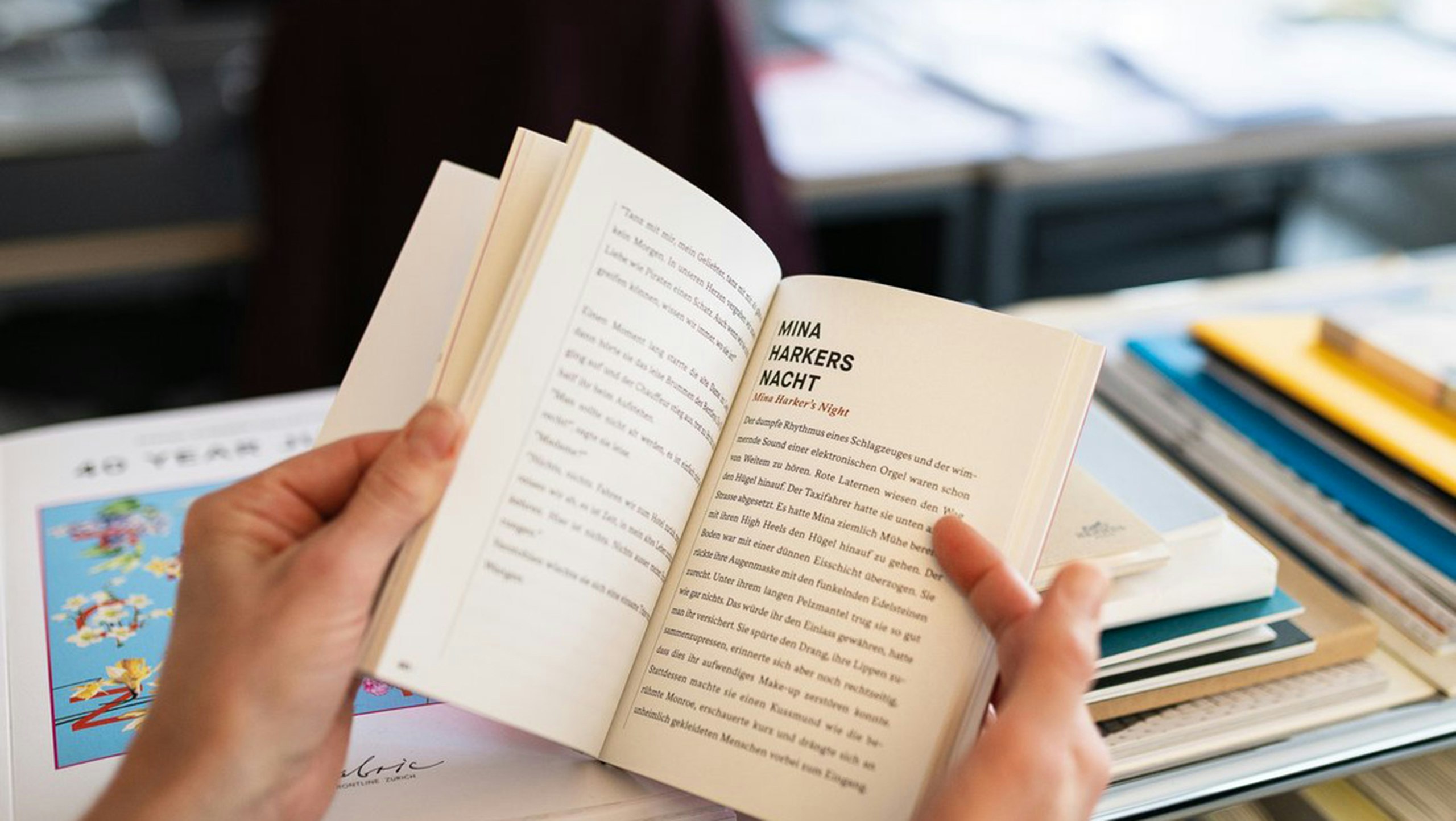 Open book showing chapter “Mina Harkers Night”.