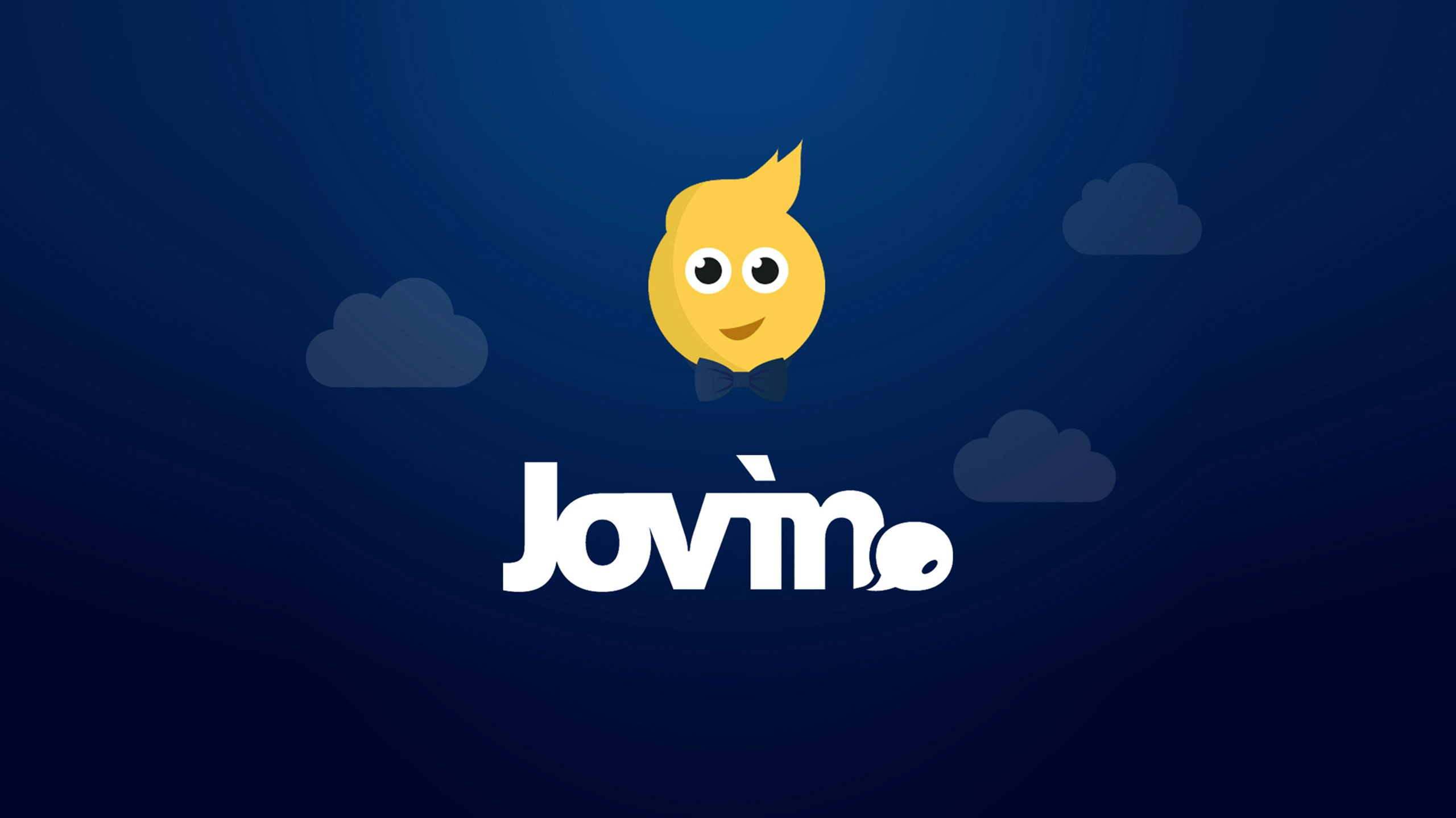 Gelbes Jovin-Maskottchen mit Logo vor blauen Himmel.