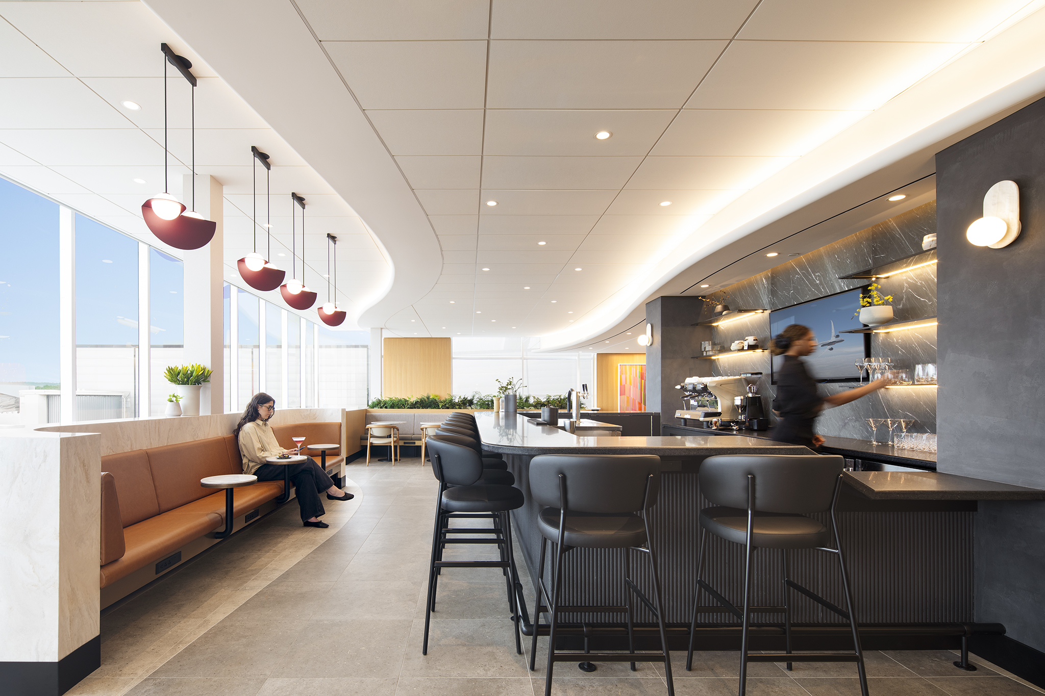 Photo du bar et du comptoir à café du Café Air Canada situé à l'Aéroport international Jean-Lesage-de-Québec (YQB)