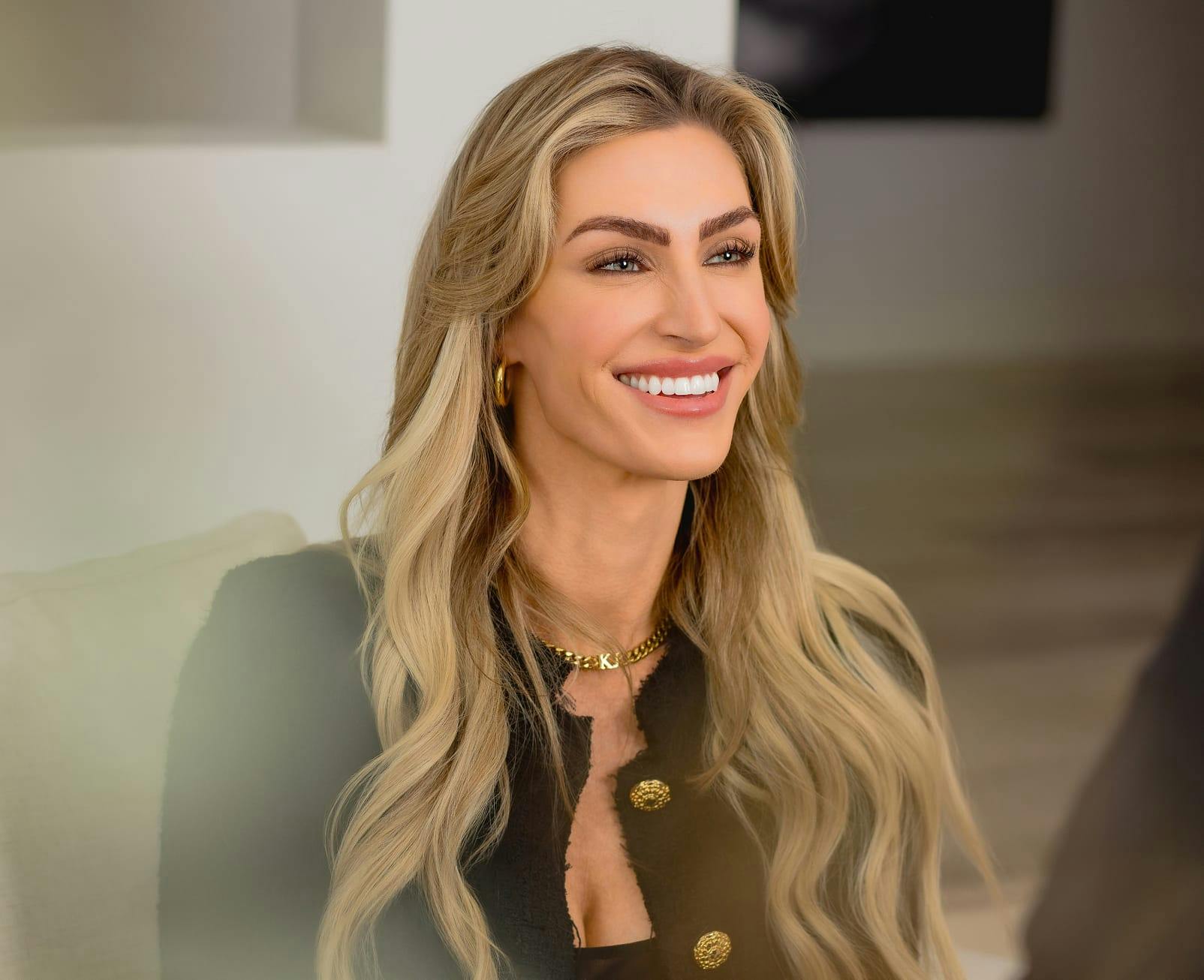 woman with long blonde hair