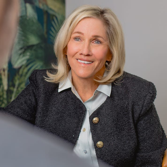 woman with shoulder length blonde hair