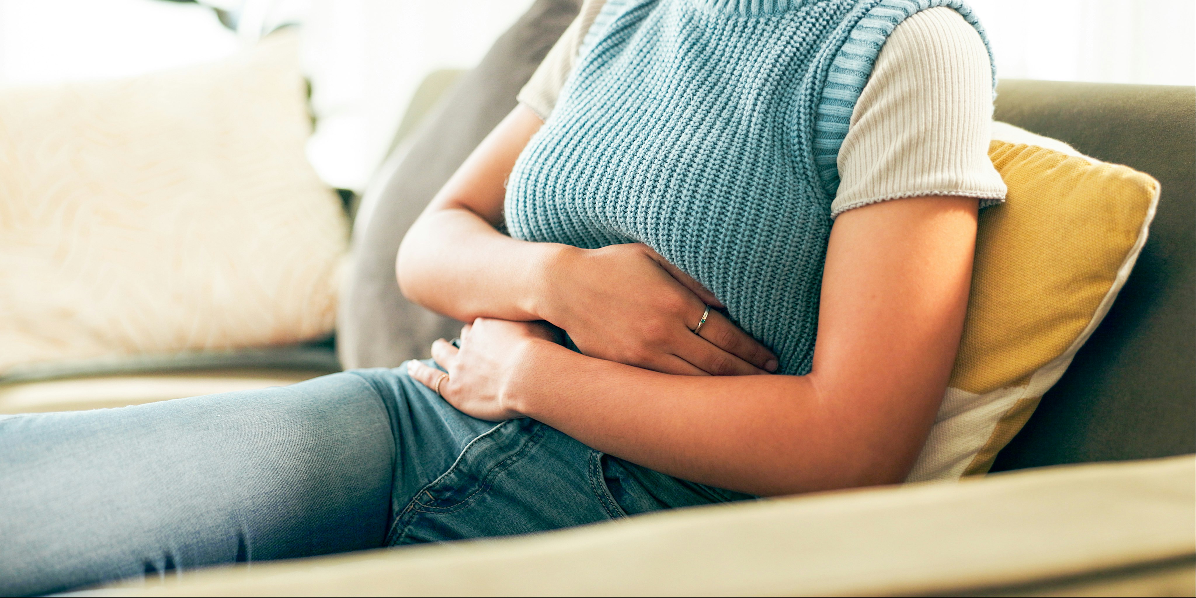 frau_haelt_sich_bauch frau_haelt_sich_bauch