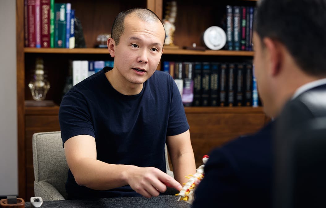 patient talking to the doctor