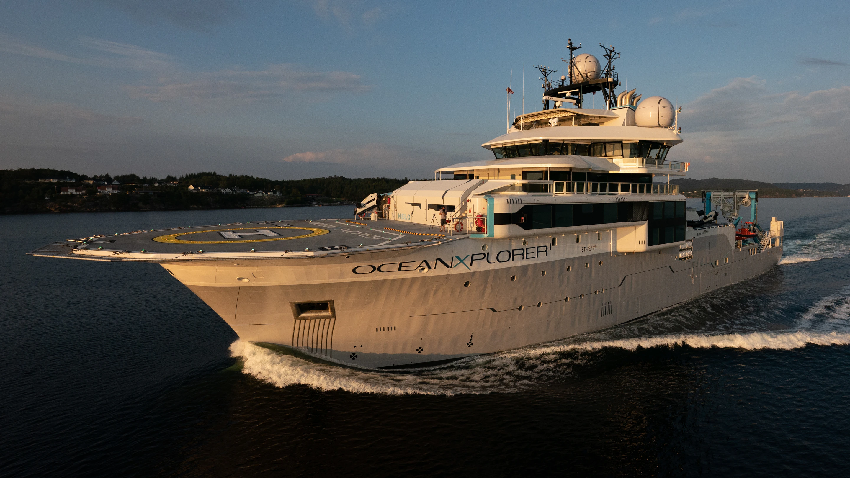 OceanX, image size:1800x1013