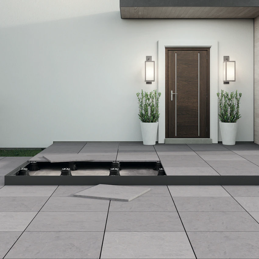 Profilo perimetrale verticale per supporti per pavimenti galleggianti