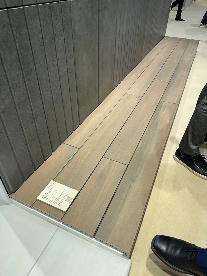 Pavimento decking in gres porcellanato BERTDECK