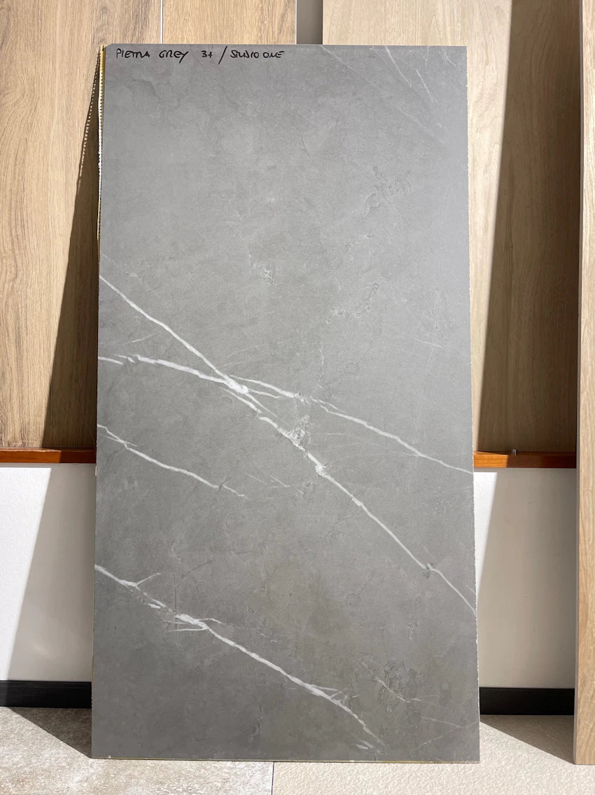 Pavimento in gres porcellanato 3 mm effetto Pietra Grey 50x100 cm OCCASIONE