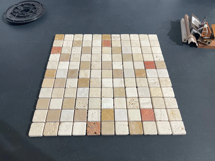 Mosaico in marmo travertino naturale multicolor 30x30 