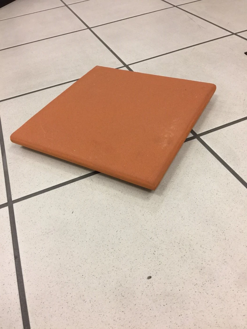 Gradoni angolari monolitici in cotto 35x35