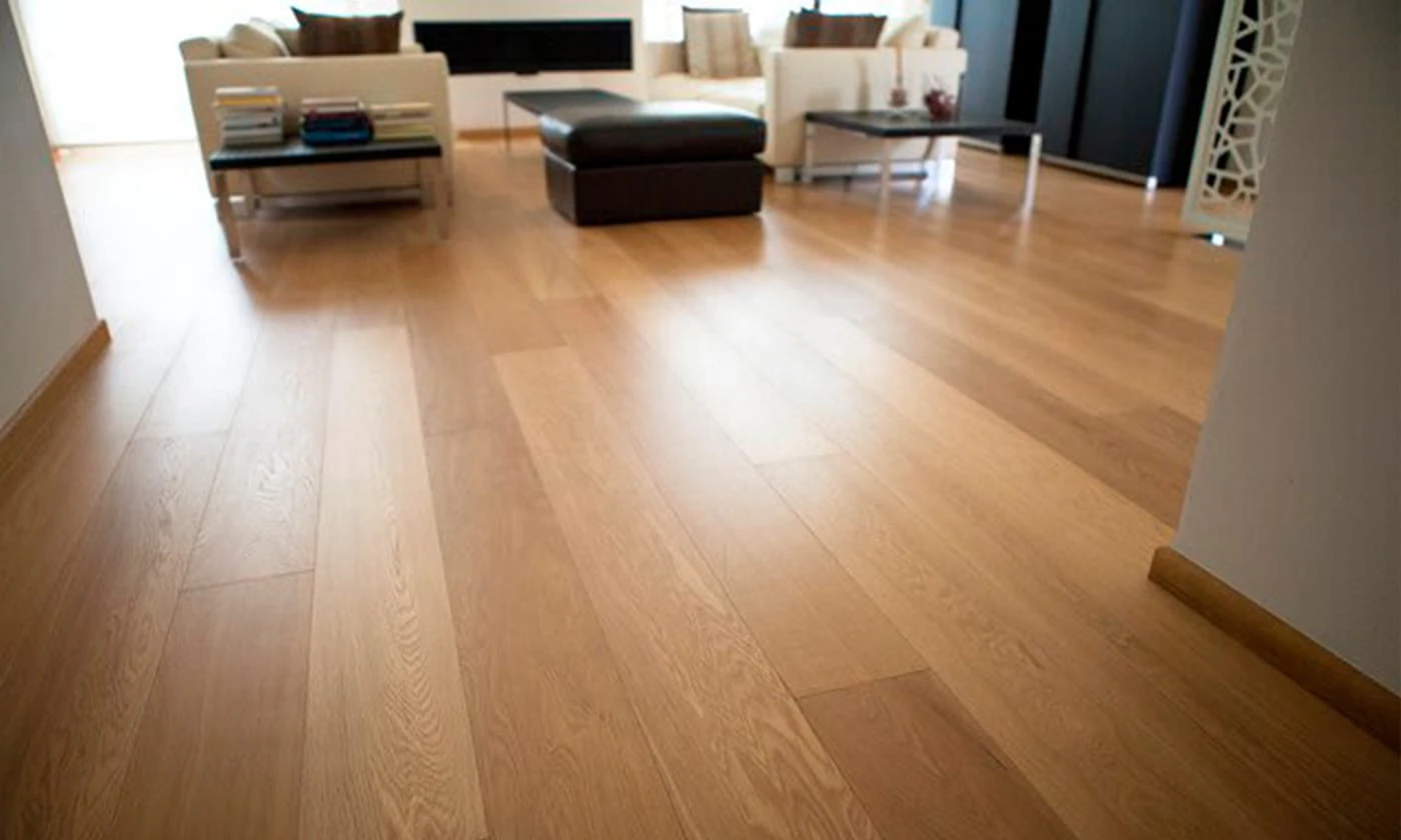 PAVIMENTO IN PARQUET  Pavimento Plancia in vero legno verniciato
