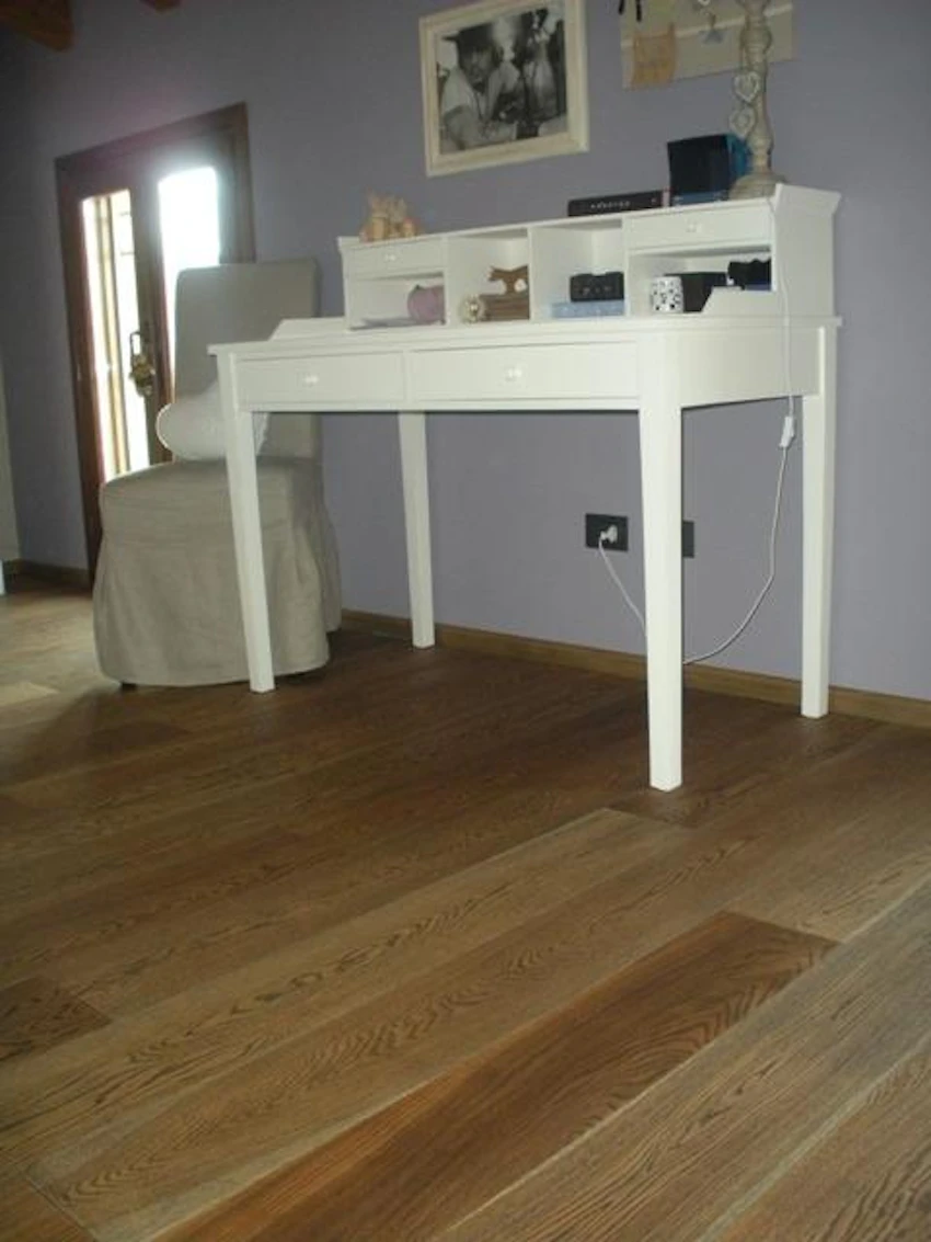 Pavimento in legno Plancia in Rovere Moro verniciata 