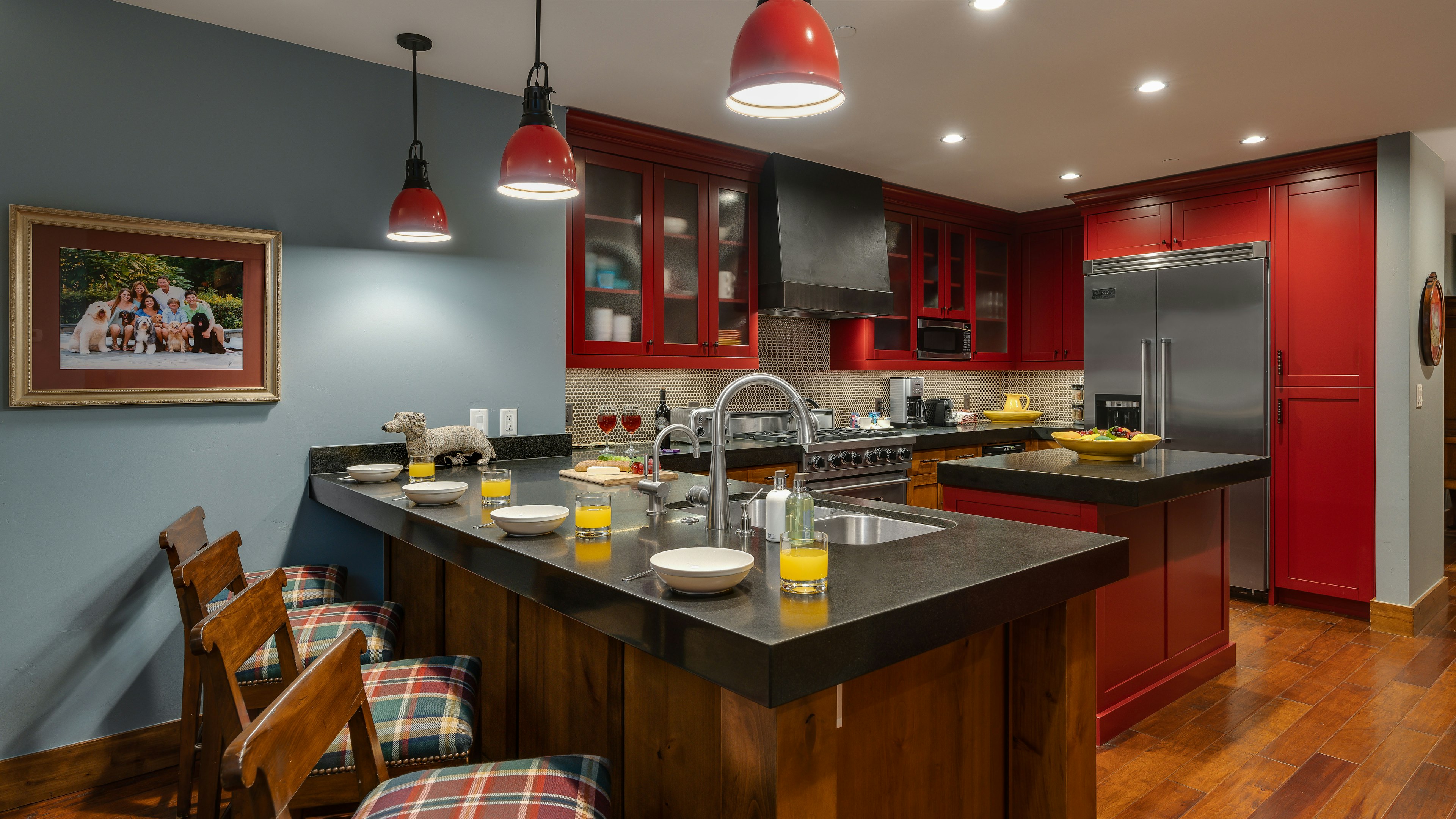 Kitchen with breakfast bar seating